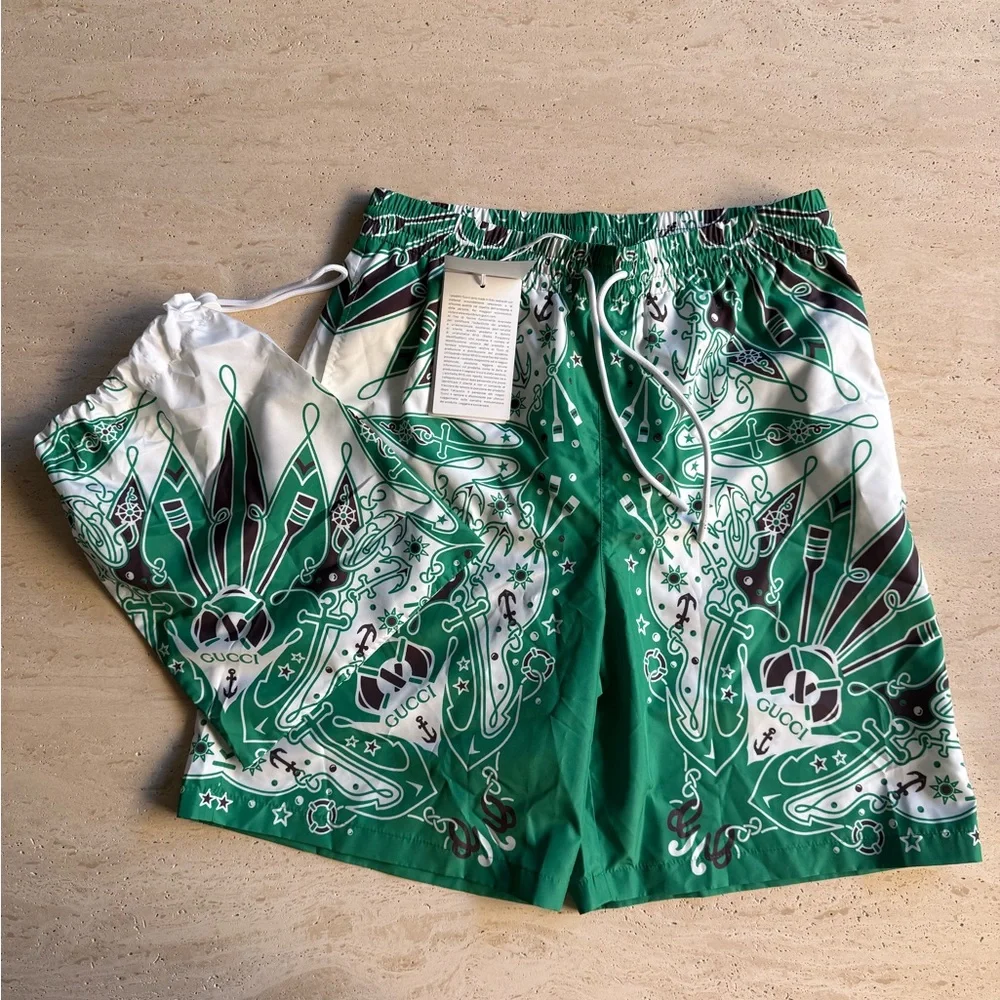 NWT GUCCI LOGO PRINT DRAWSTRING SWIM SHORTS 💚🌟
